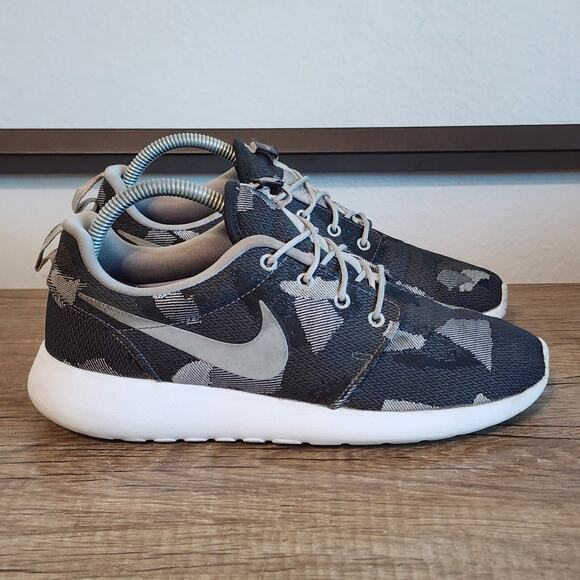 Nike Roshe One Jacquard Print (845009-001) Women's Running Shoes Size 8.5 Gray - Picture 3 of 8